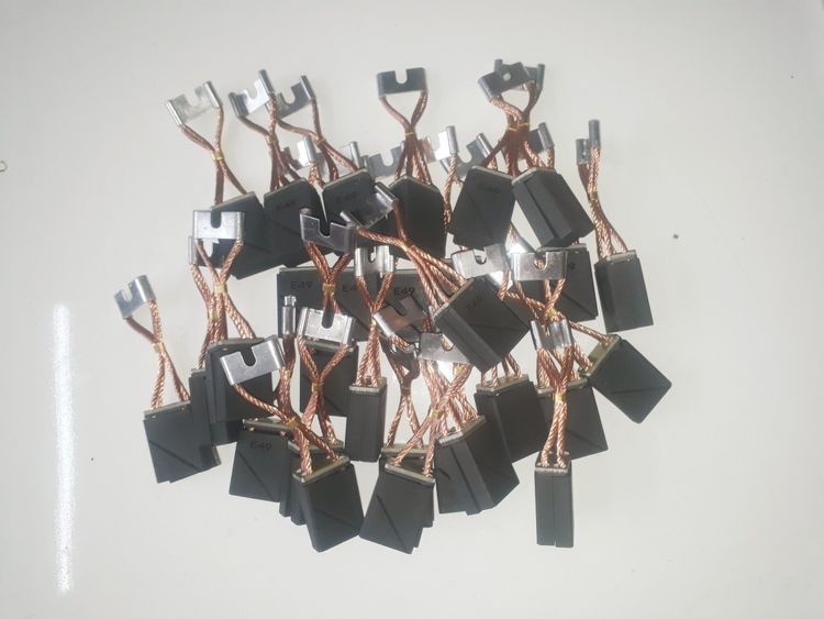 Cách lựa chọn chổi than công nghiệp phù hợp nhất c 